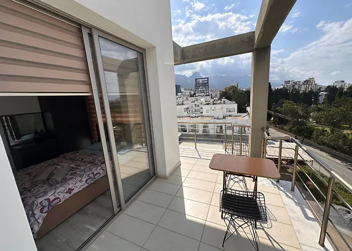Kyrenia Center Penthouse 凯里尼亚